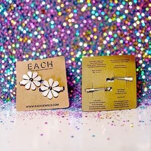 EACH Jewels Flower Daisy Hair Clip Barrette 2 Pack Pearl White & Gold NWT